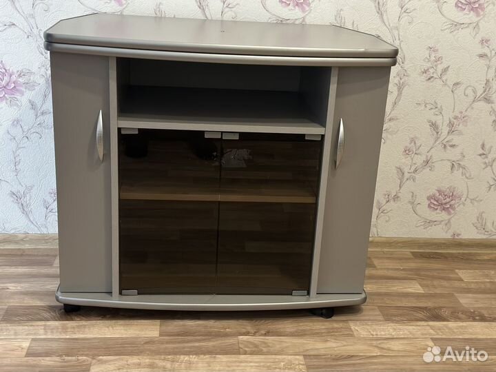 Подставка для телевизора