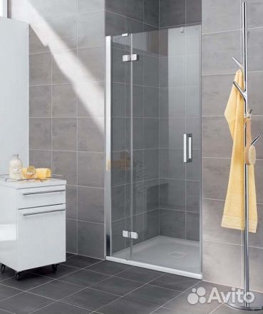 Душевые перегородка с распашной дверью