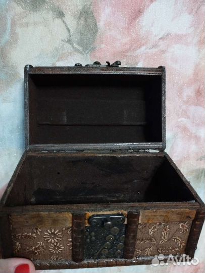 Сундук деревянный