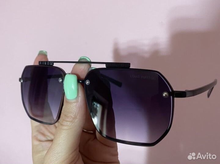 Солнцезащитные очки Louis Vuitton
