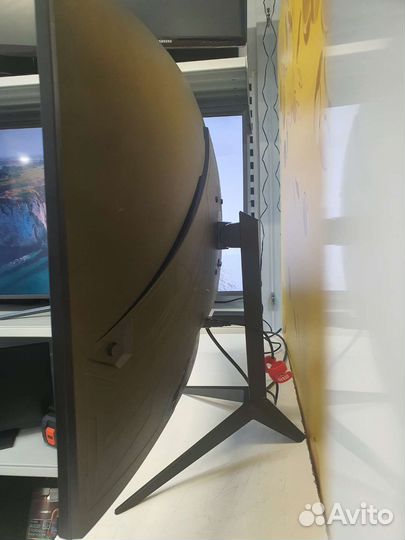 Изогнутый 32