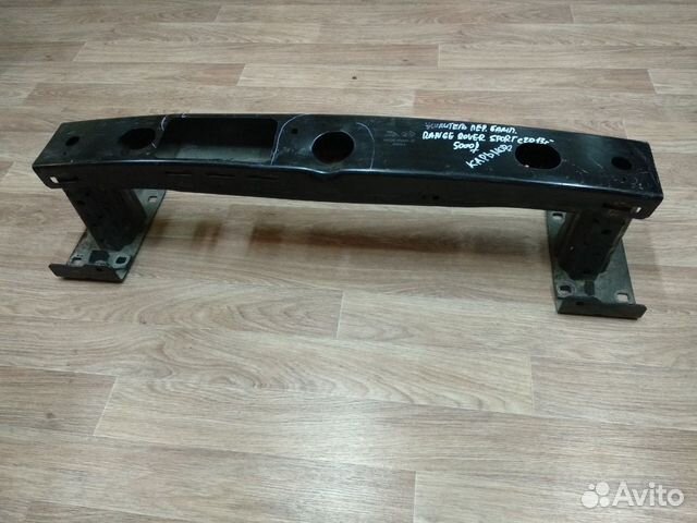 Land Rover Discovery 5 усилитель переднего бампера