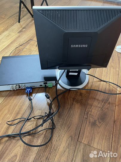 Видеорегистратор RVi -R04LB-PRO и монитор Samsung