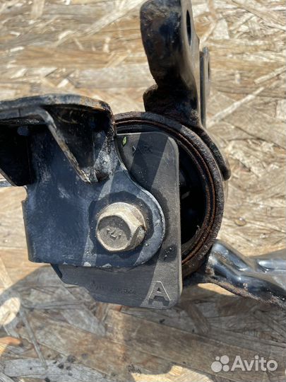 Подушка двигателя левая Mitsubishi Lancer X 1.5