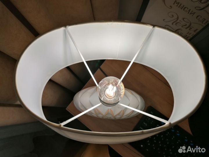 Лампа настольная