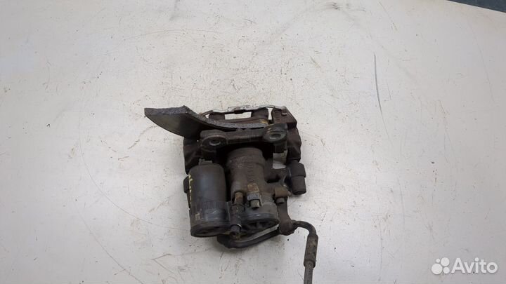 Суппорт левый задний BMW X1 (F48)