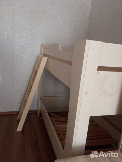 Двухярусная кровать