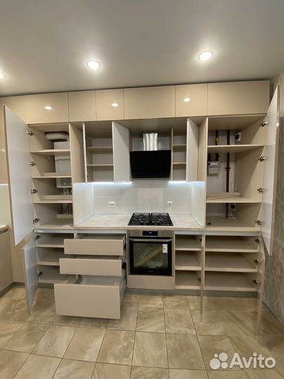 Прямой Кухонный гарнитур на заказ в Новосибирске