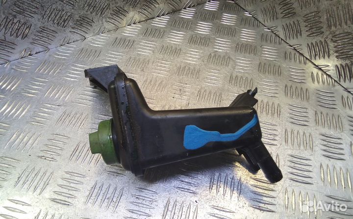 Бачок гура на Volkswagen Passat B5