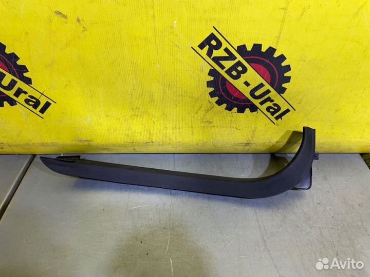 Накладка рамки стекла задняя левая Ford Focus 3