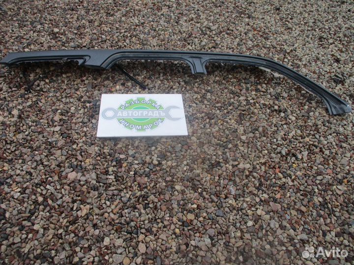 Стойка крыши правая Ford Escape 2 2008 год