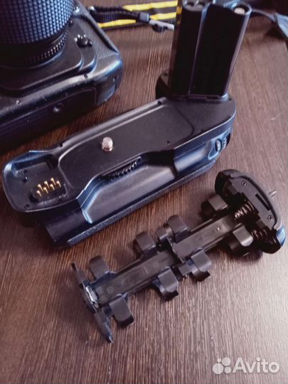 Nikon f100 с бат.ручкой