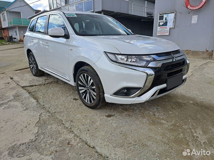 Mitsubishi Outlander 2 CVT, 2022, 90 км