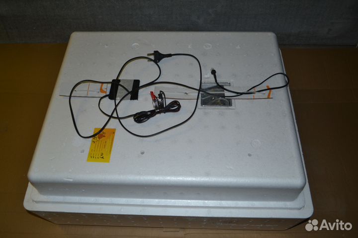 Инкубатор автоматический 104 яйца. Вентилятор