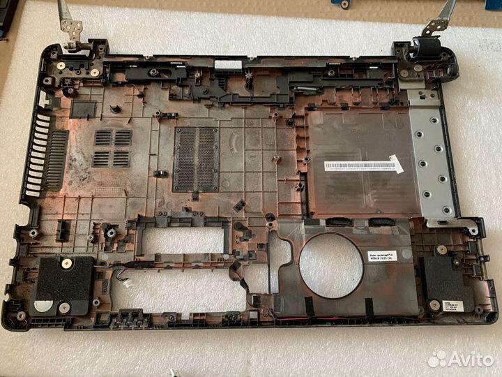 Нижняя часть корпуса Packard Bell Ente69