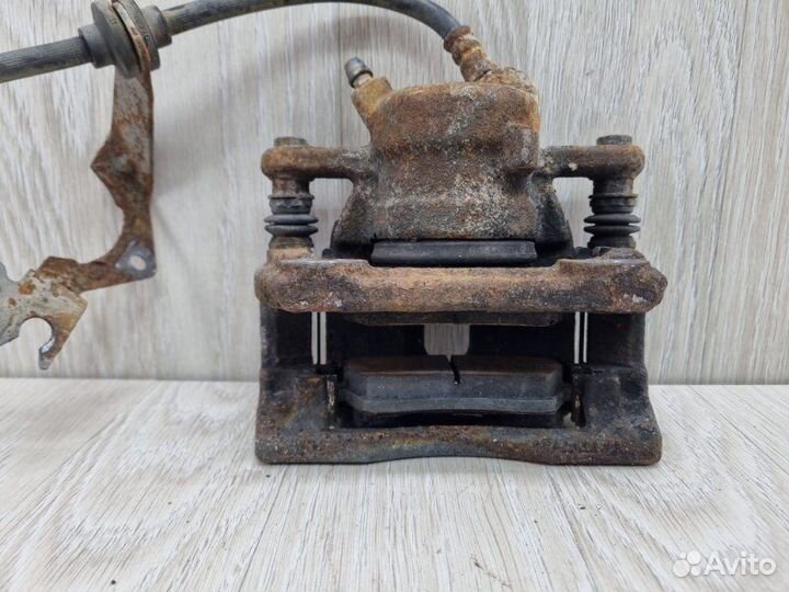 Суппорт передний левый Nissan Terrano