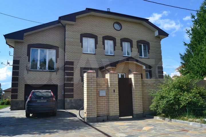 Коттедж 321 м² на участке 12 сот.