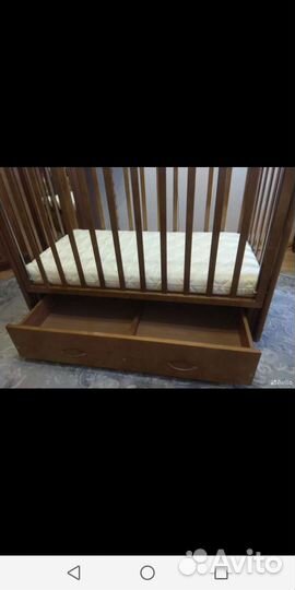 Детская кроватка с маятником и ящиком
