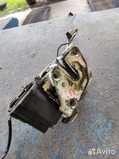 Замок двери передний правый kia clarus 2