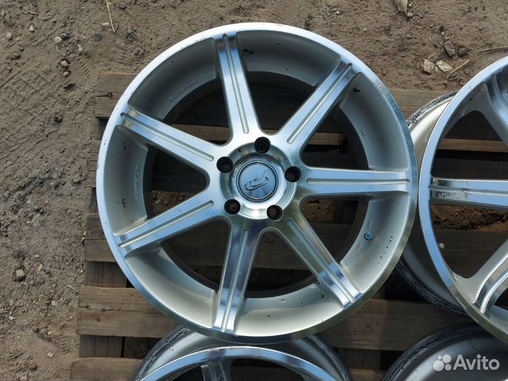 Rays Versus Avanti Япония R18 5x114.3 ET52 7.5J 73