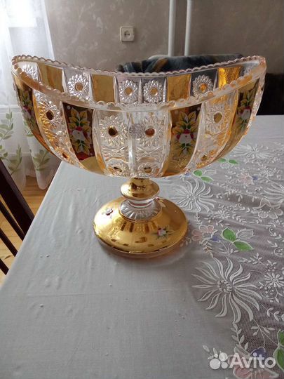 Ваза для фруктов на ножке