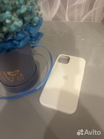 Чехол на iPhone 13