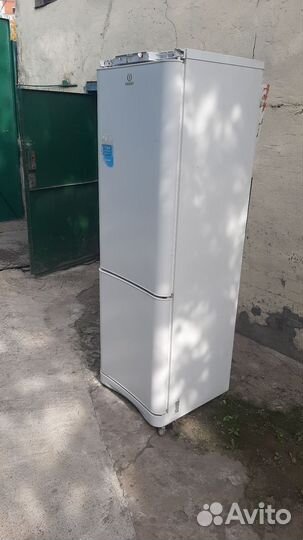 Холодильник indesit на запчасти