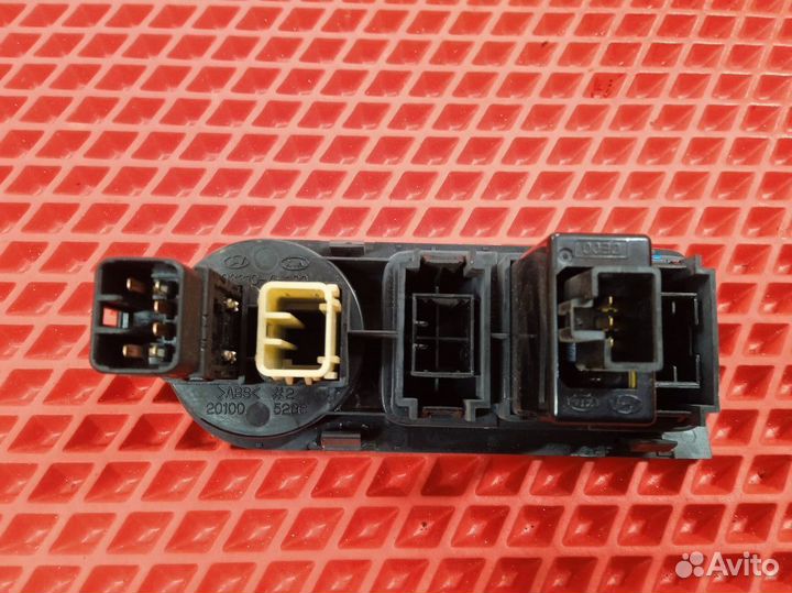 Блок кнопок Hyundai Grand Starex Н1