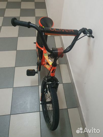 Велосипед детский оранжевого цвета