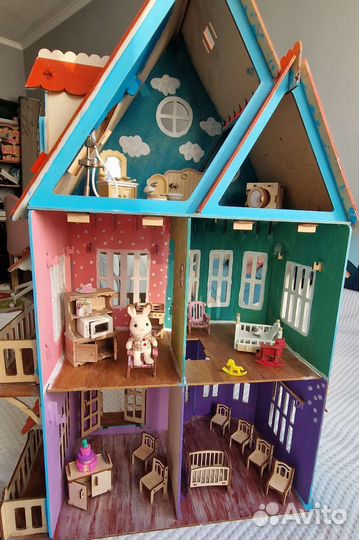 Домик кукольный с мебелью