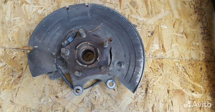 Кулак задний правый Jaguar Xj X351