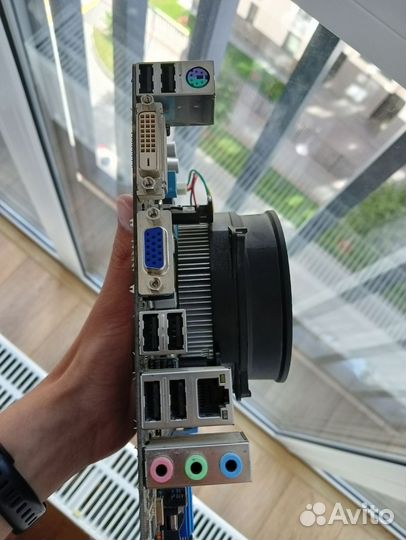 Материнская плата с процессором и памятью