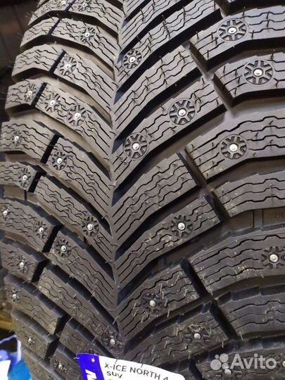 Michelin X-Ice North 4 215/50 R17