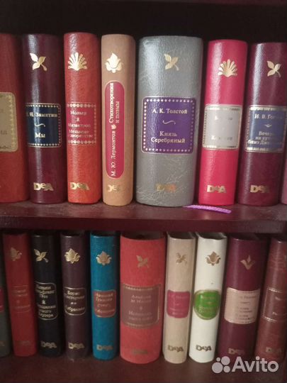 Шкафчик с миникнигами