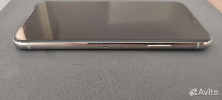 Телефон iPhone 10
