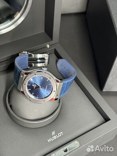 Часы Hublot Classic Fusion Titanium blue 45 mm