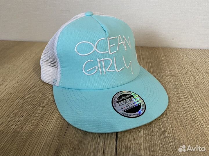 Бейсболка/кепка с прямым козырьком