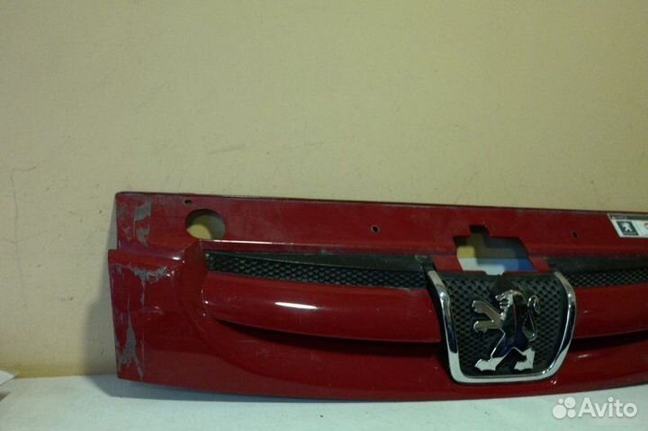 Решетка радиатора Peugeot Partner