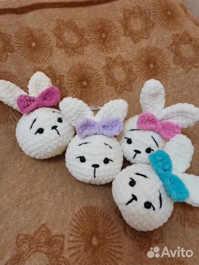 Вязаный зайка ёлочные шары, брелок