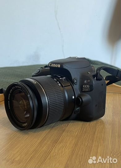 Фотоаппарат Canon EOS 200D Kit