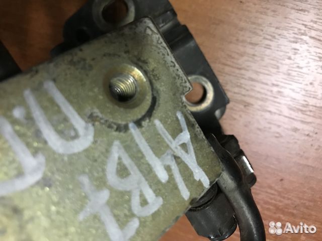 Петля двери Audi A4 8E0831412E правая передняя