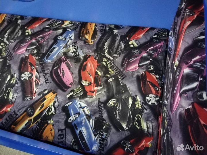 Детская кровать машина