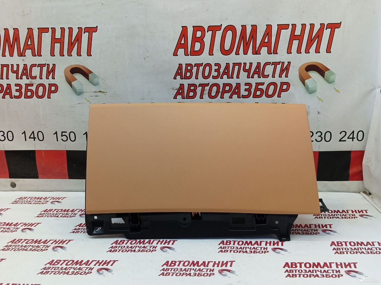 Бардачок перчаточный ящик Zeekr 001