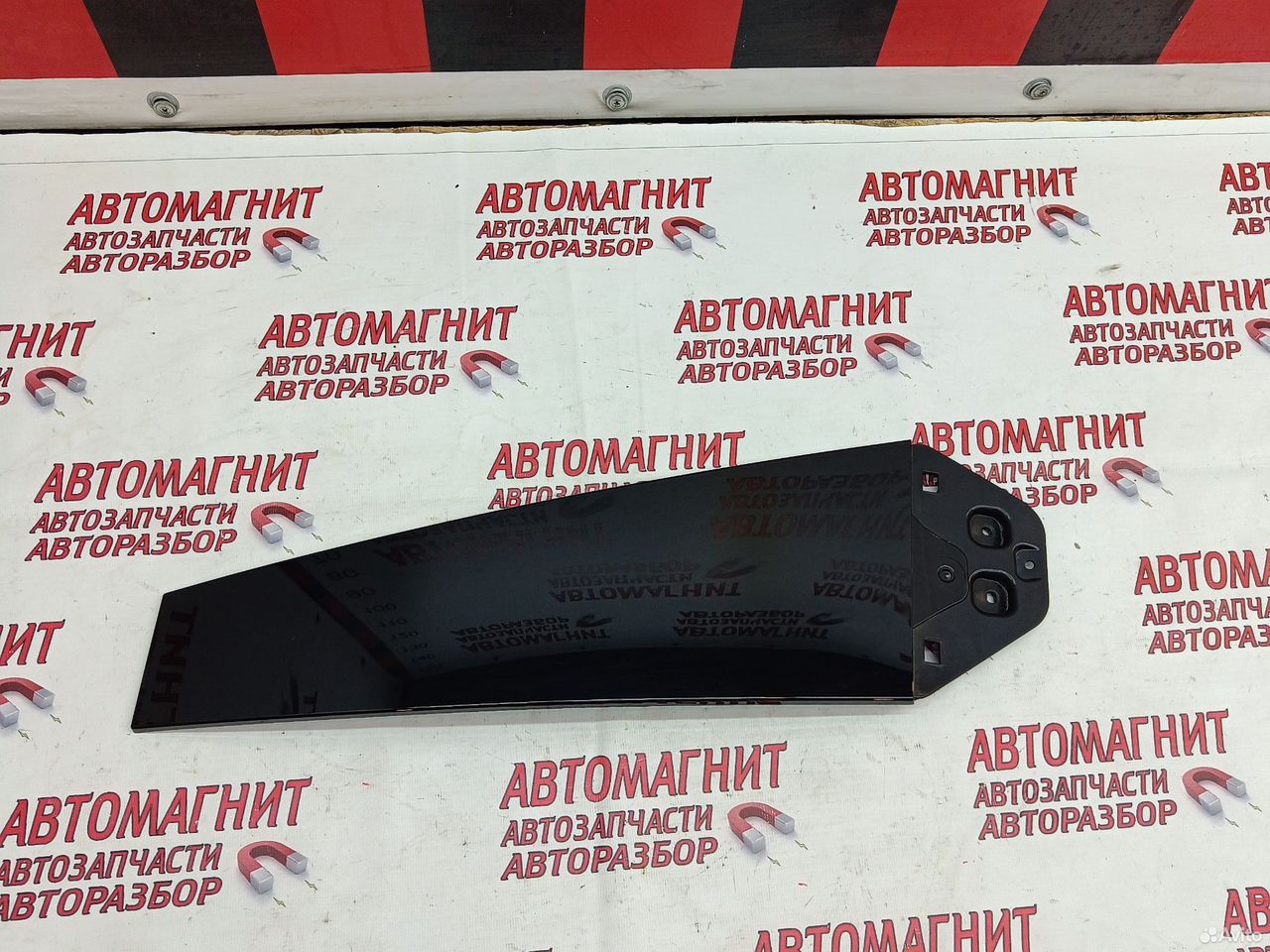 Накладка центральной стойки правая Zeekr 001