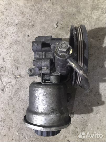 Насос гидроусилителя руля на toyota vitz SCP10