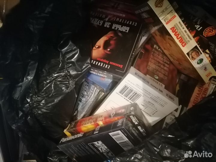 DVD диски и видеокассеты