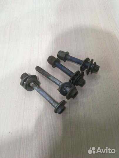 Болт развальный задний мерседес Е211