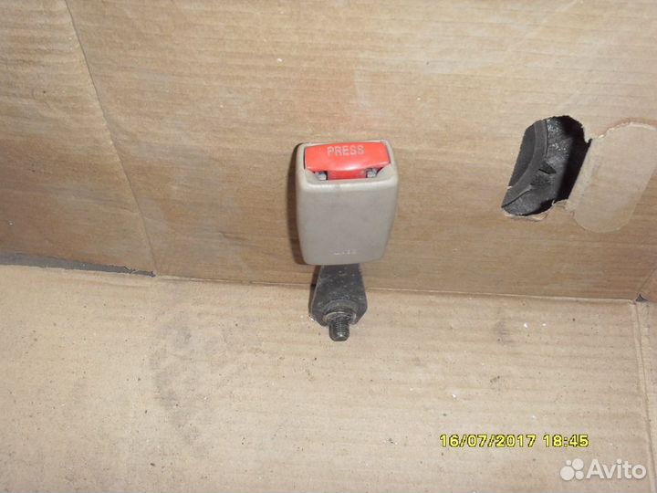 Ответная часть ремня безопасности Мицубиси Галант