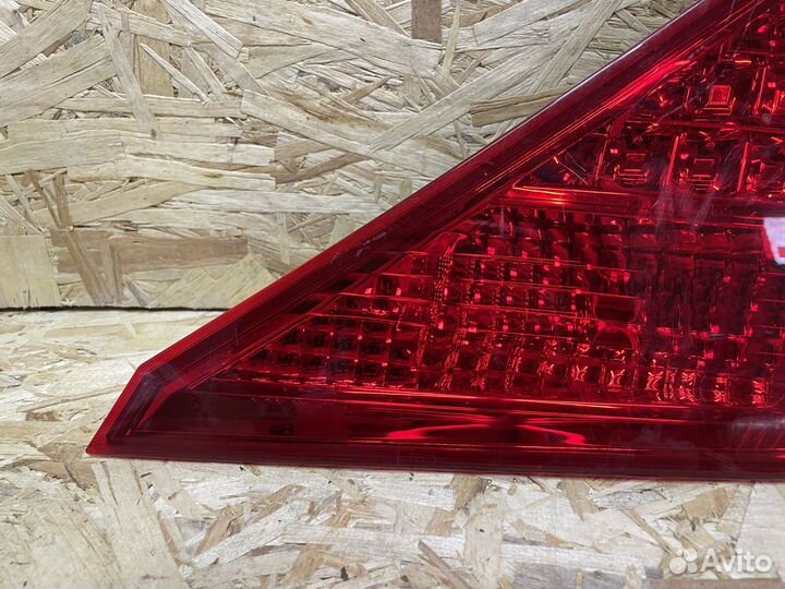 Фонарь задний внутренний правый Toyota Alphard II