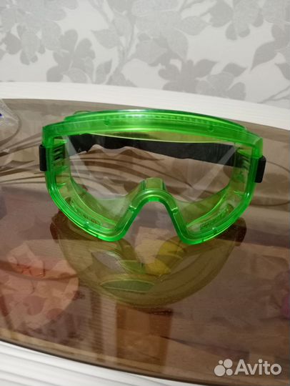 Защитные очки